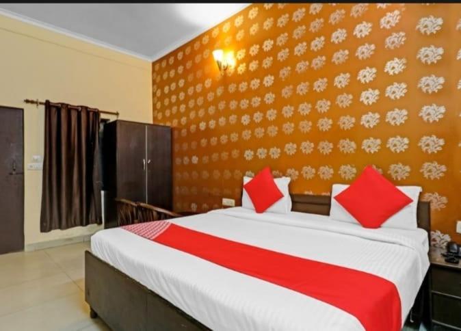The Hotel Grace Place Inn Nueva Delhi Exterior foto